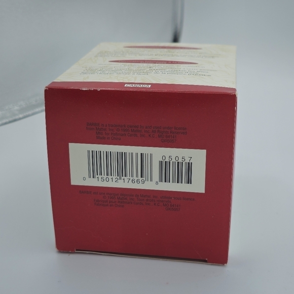 Hallmark 1995 Holiday Barbie Keepsake Ornament - Picture 3 of 6